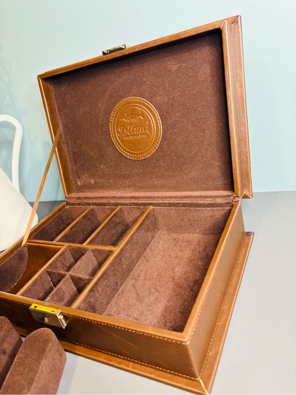 Vintage Leather Jewelry Box - Picture 6 of 8